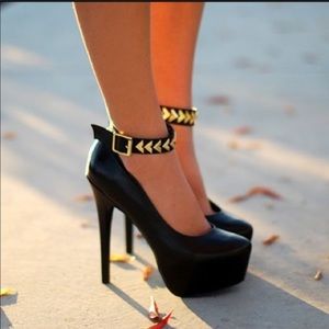 “DREEMEE” STEVE MADDEN PUMPS